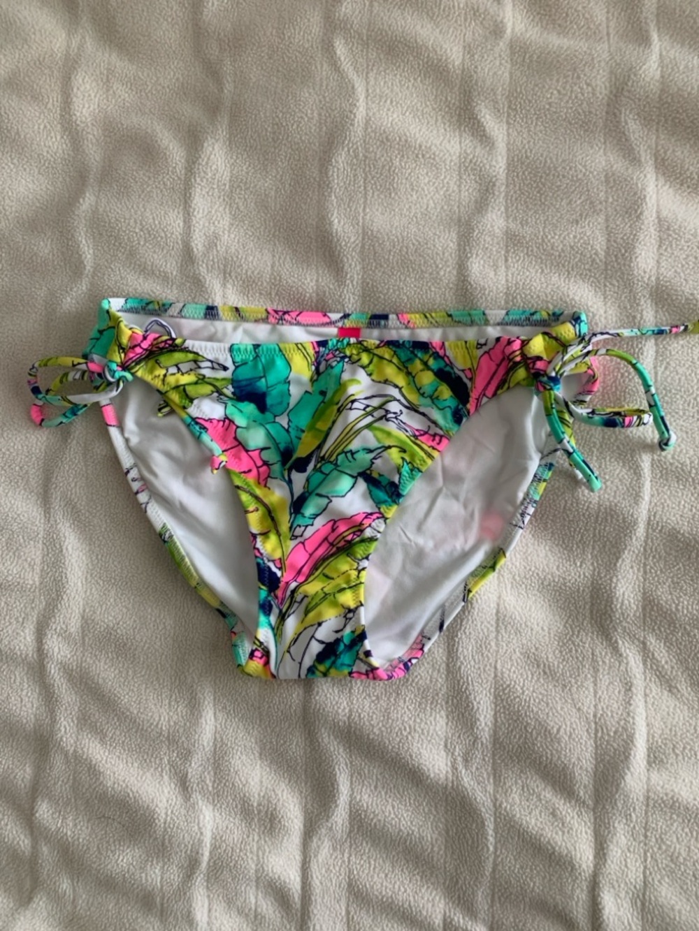NWOT Victoria’s Secret Neon Tropical Tie-Side Bikini Bottoms Protective Liner